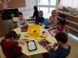 ateliers en maternelle