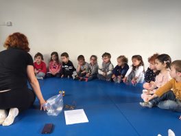 la-meditation-Atelier-anime-par-une-professionnelle-de-la-TPS-au-CM2-